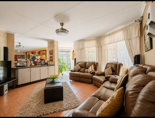 4 BEDROOM HOUSE FOR SALE IN THREE RIVERS EAST